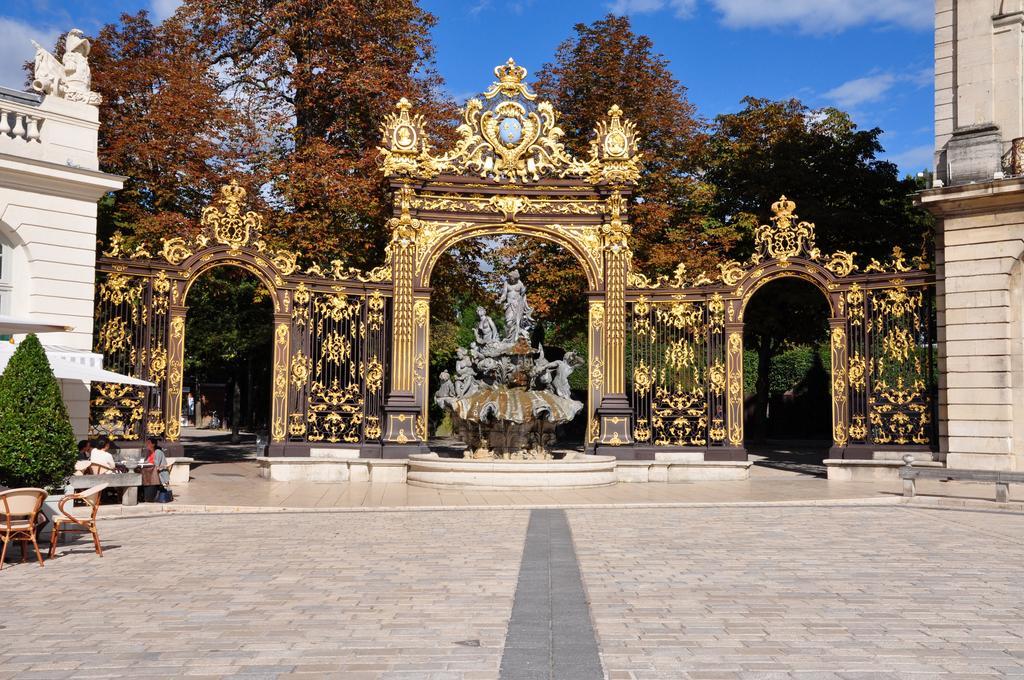 Grand Hotel De La Reine - Place Stanislas Nancy Exterior foto
