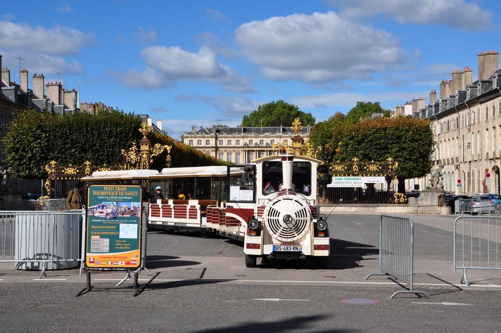 Grand Hotel De La Reine - Place Stanislas Nancy Exterior foto